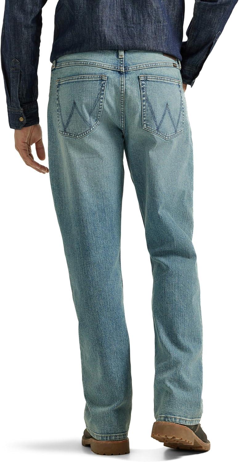 imageWrangler Mens Free to Stretch Relaxed Fit Bootcut JeanLight Wash