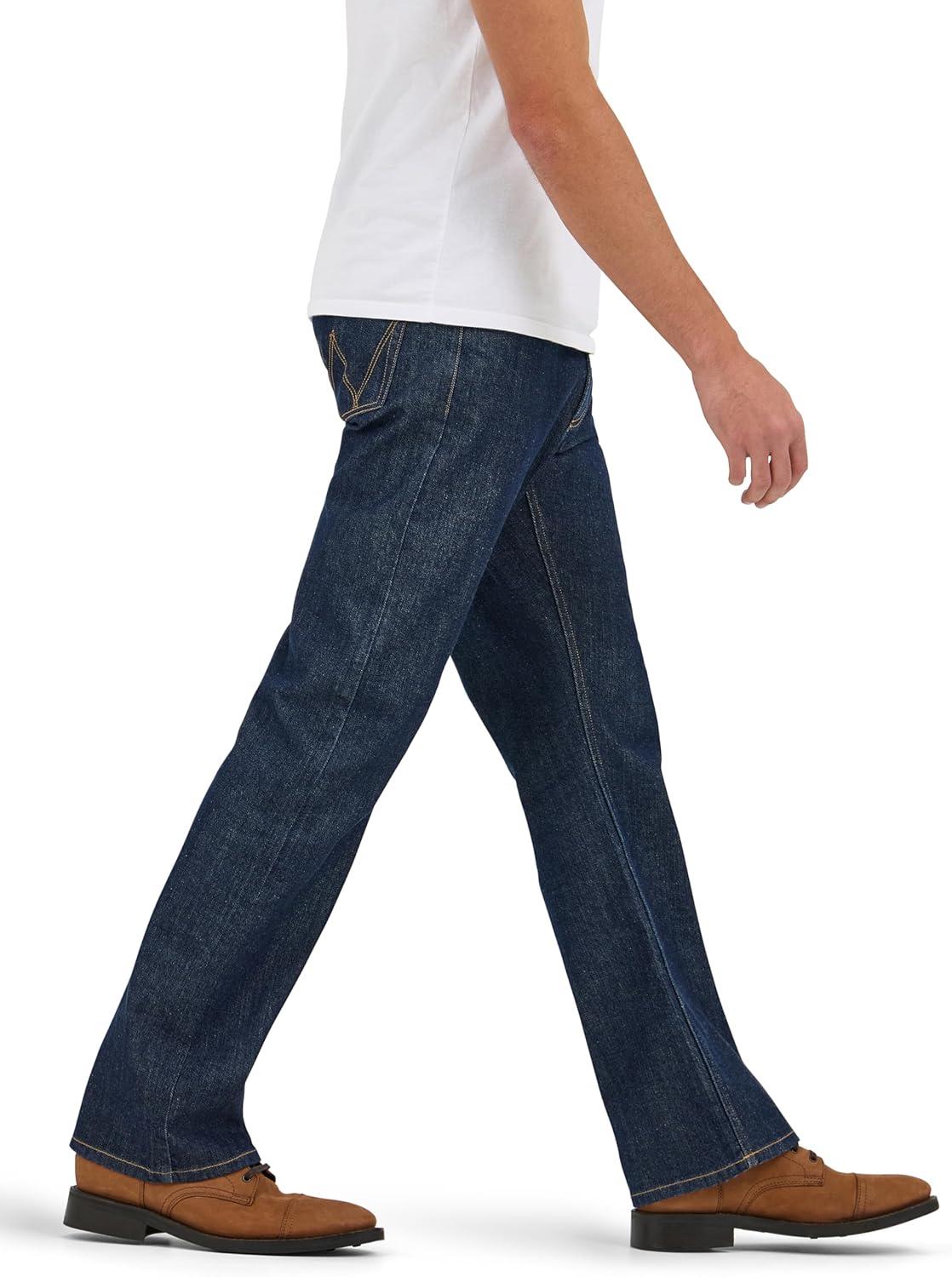 imageWrangler Mens Free to Stretch Relaxed Fit Bootcut JeanRinse