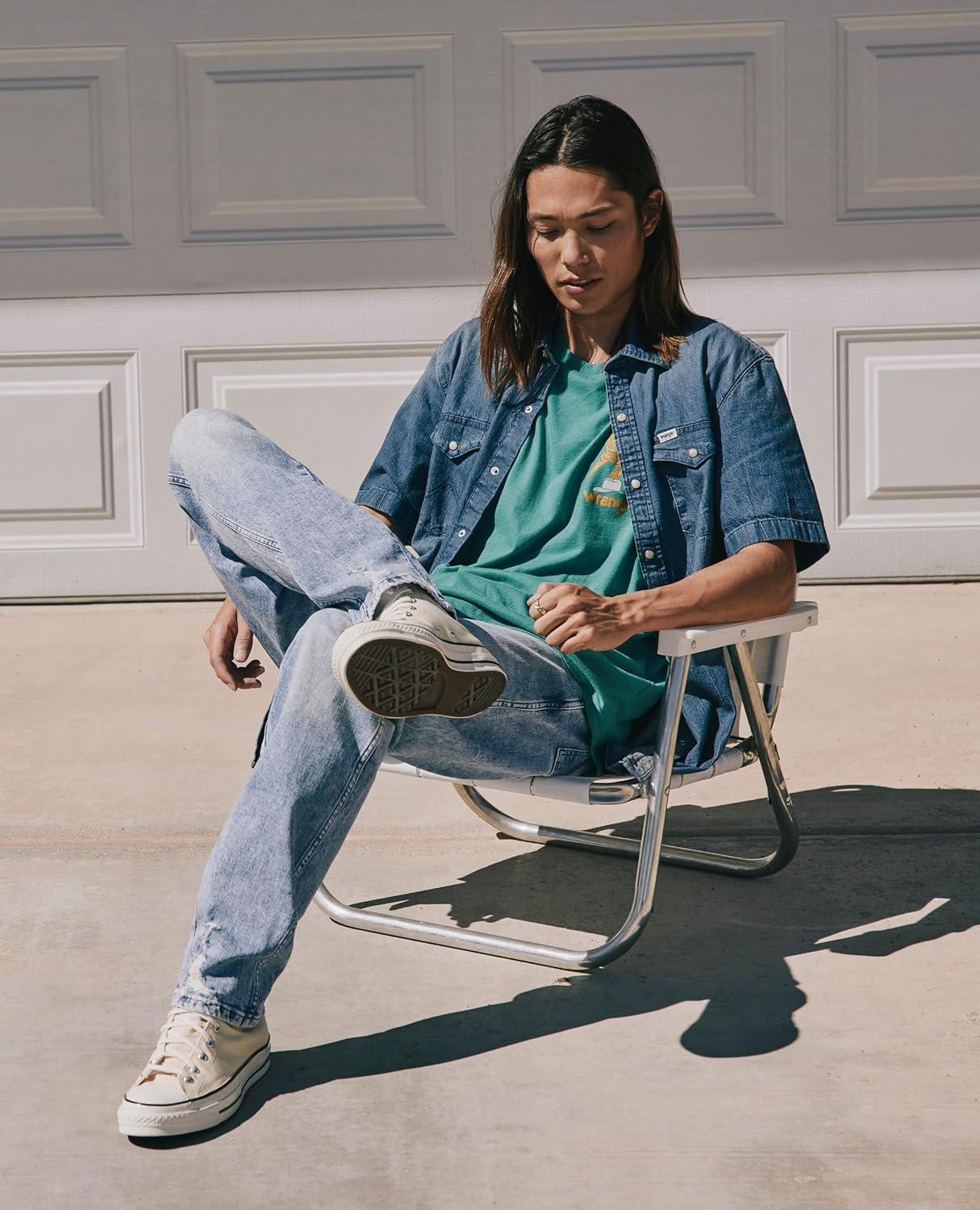 imageWrangler Mens FreetoStretch Relaxed Fit JeanMid Denim