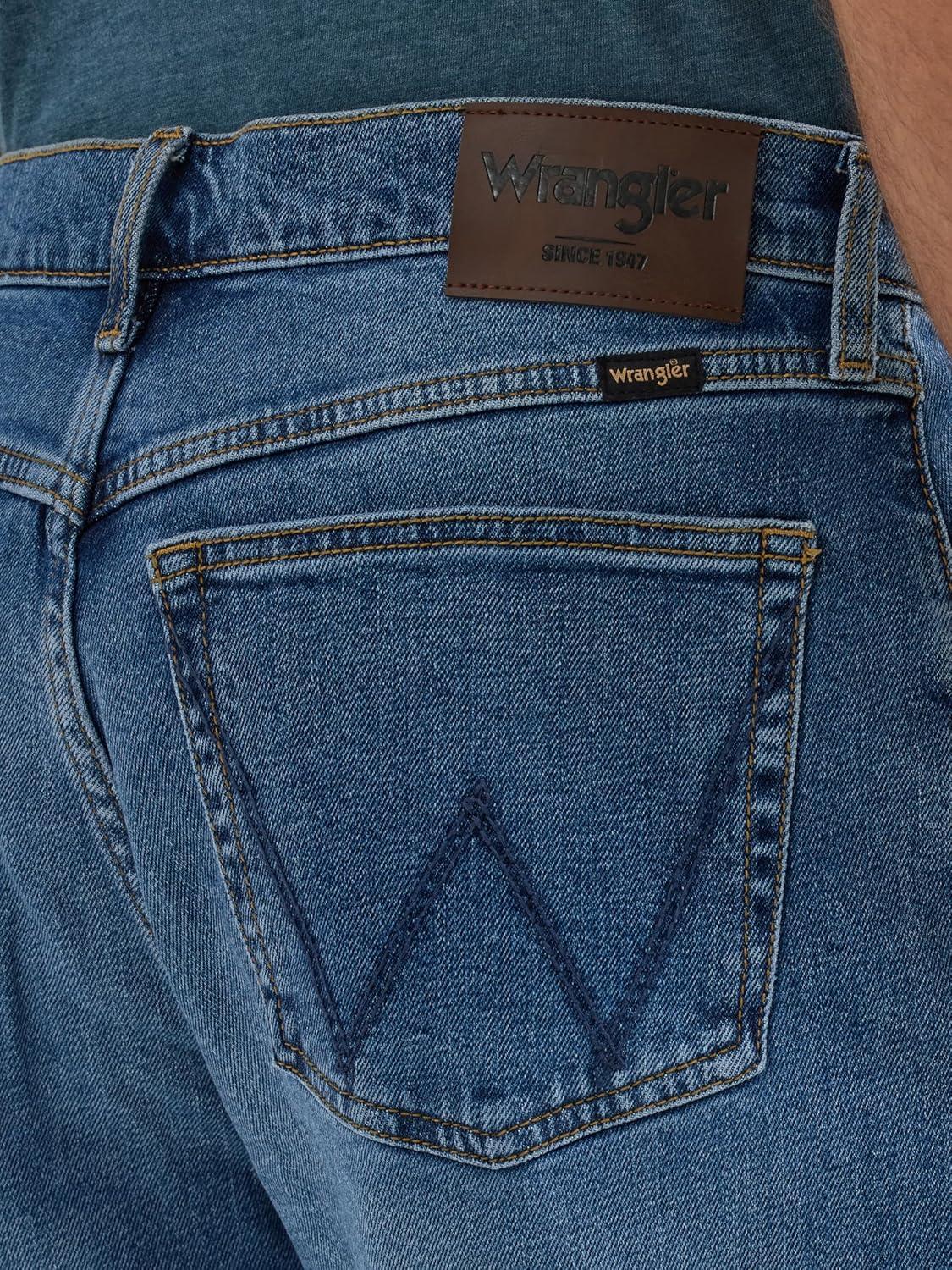 imageWrangler Mens FreetoStretch Relaxed Fit JeanMid Denim