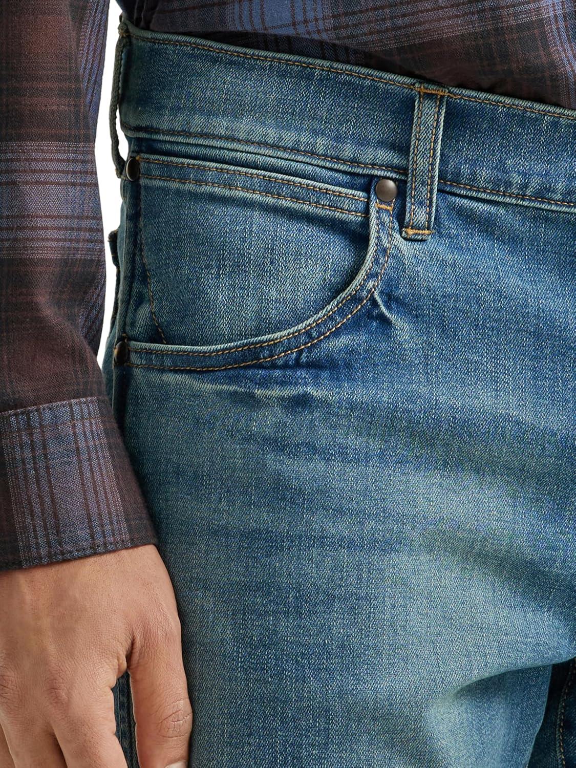 imageWrangler Mens Regular Fit Bootcut JeanMid Wash