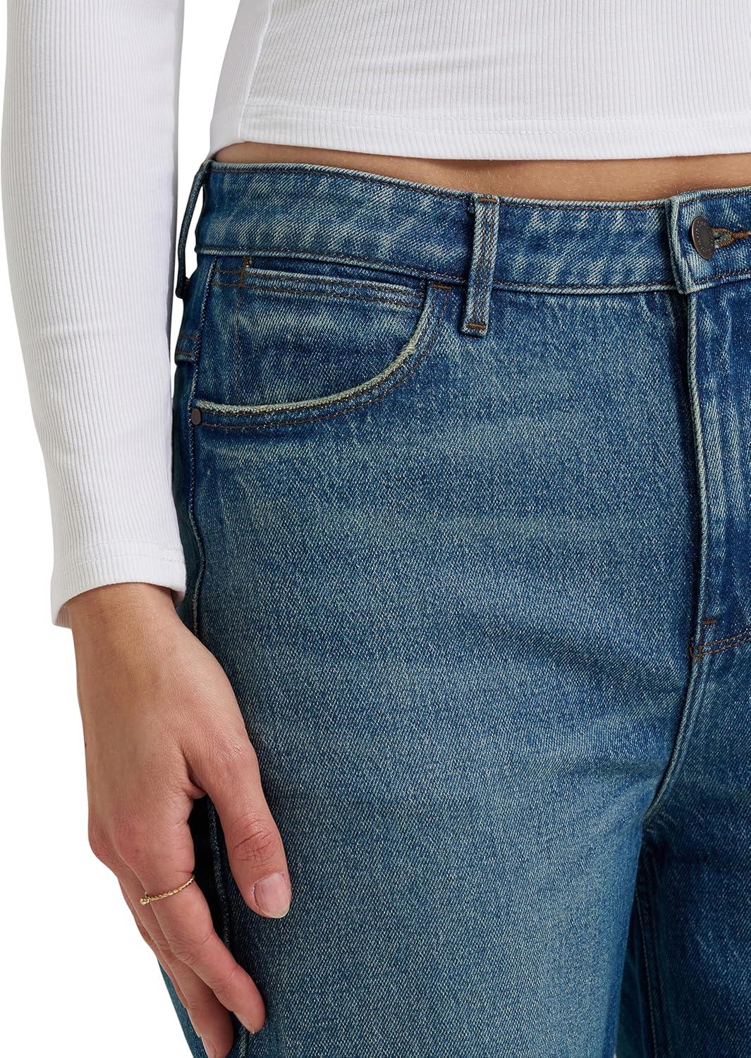 imageWrangler Womens Mid Rise Loose Straight JeanAce