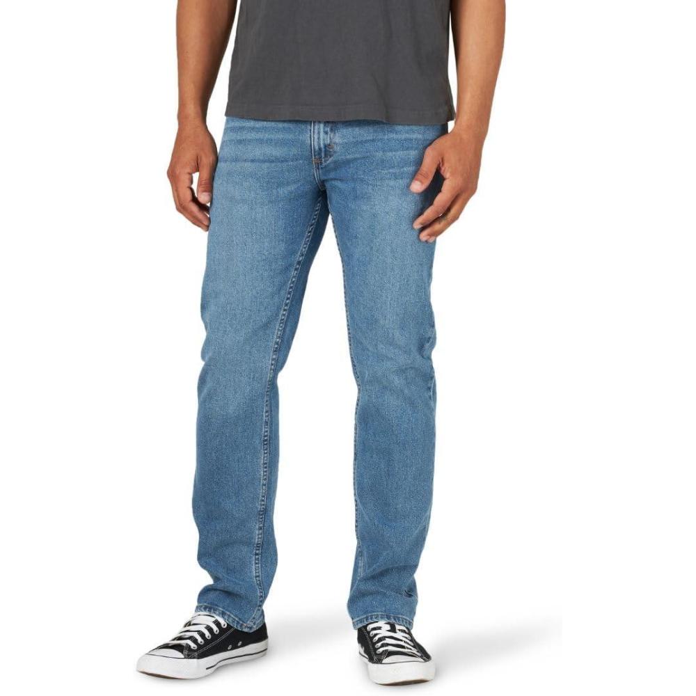 imageWrangler Authentics Mens Regular Fit Comfort Flex Waist JeanLeon